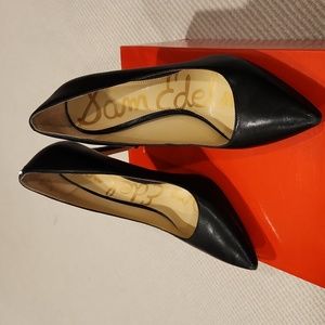 Woman's size 6 black shoes